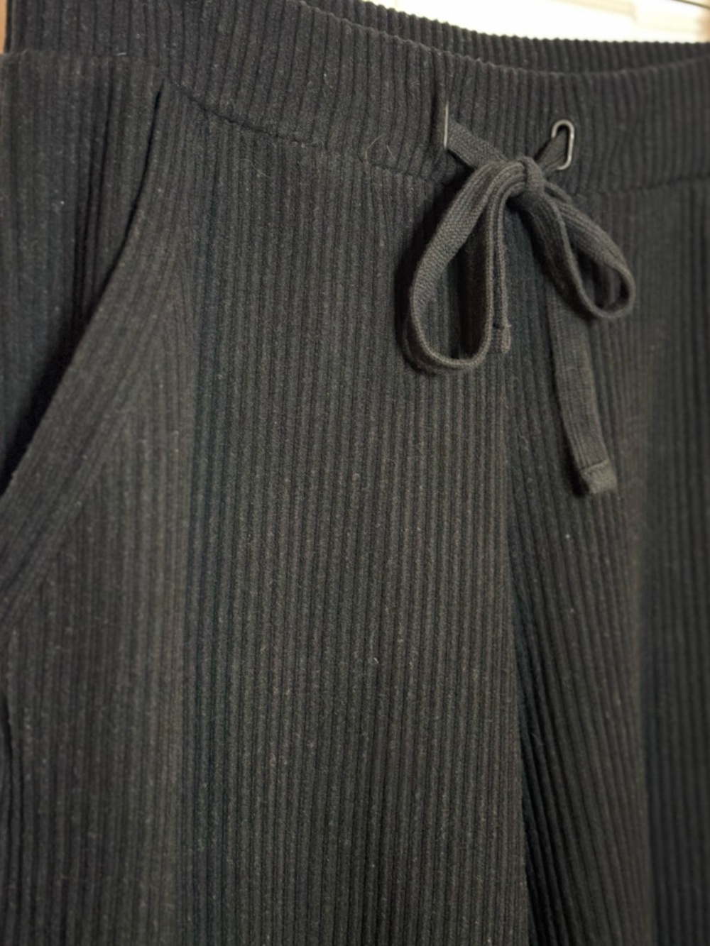EUC ALO Women’s Black Wide Rib Knit Joggers Size M - Picture 4 of 10